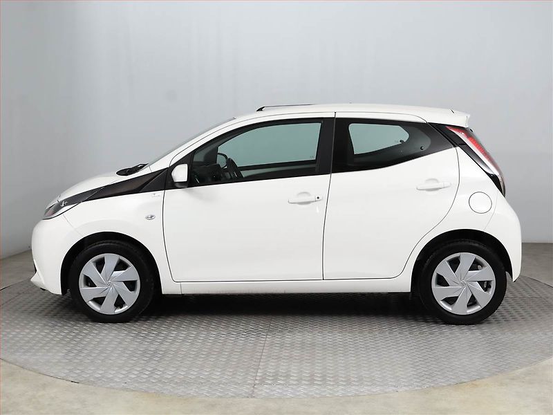 Toyota Corolla (2021) Style 2.0 Hybrid, Automat, ČR - fotka 3 z 13
