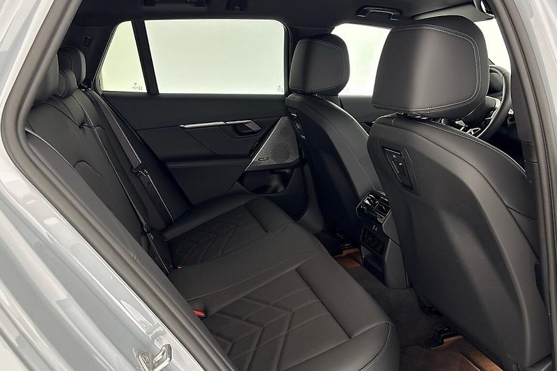 BMW Řada 5 540d xDrive Touring - fotka 12 z 24