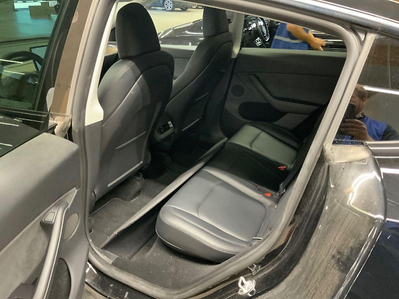 Tesla Model Y PERFORMANCE 393kw 21ALU 94,0% - fotka 7 z 8