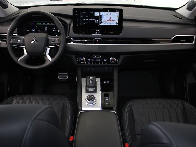 Mitsubishi Outlander 2,4 PHEV AWD Instyle TAŽNÉ - fotka 8 z 30