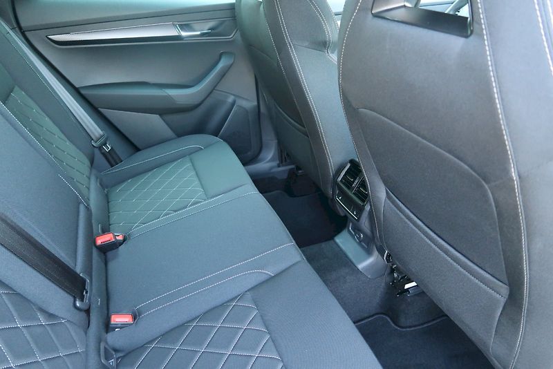Škoda Karoq (2025) SPORTLINE 1.5 TSI 110 kW DSG - fotka 24 z 29