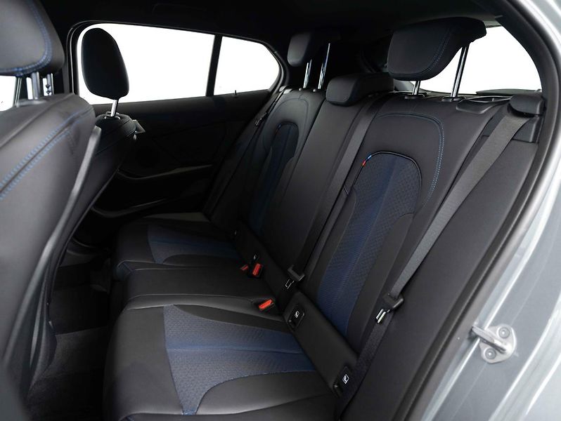 BMW Řada 1 M135i xDrive - fotka 21 z 22