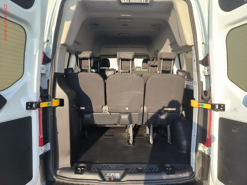 Ford Transit Custom (2020) 2.0TDCi L1H2 9míst, AC, 96kW - fotka 7 z 20