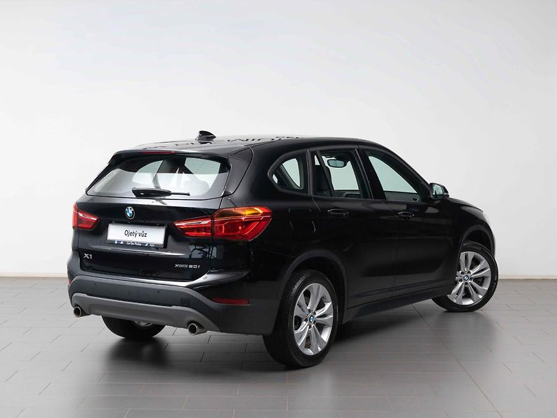 BMW X1 20i xDrive - fotka 5 z 22