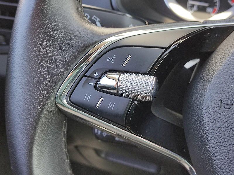 Škoda Karoq (2022) Executive 2,0 Tdi 110 Kw 4x4 D - fotka 26 z 33