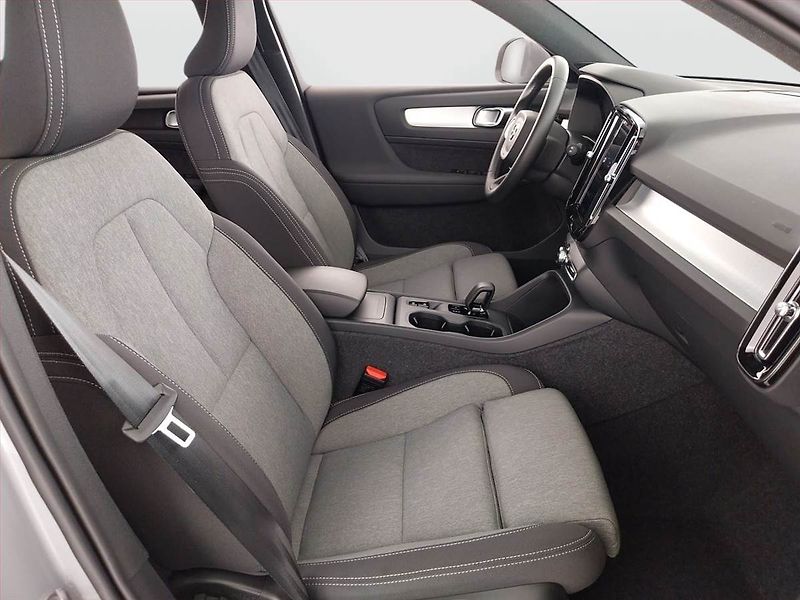 Volvo XC40 (2024) B4 - fotka 9 z 24