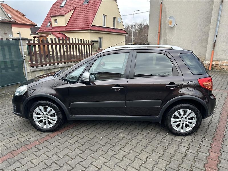 Suzuki SX4 1,6 4x4 STYLE TAŽNÉ - fotka 8 z 22