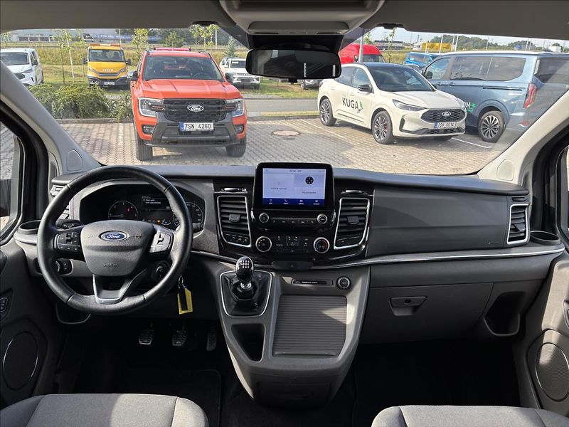 Ford Tourneo Custom 2,0 mHEV 136kW Titanium L2 - fotka 16 z 41