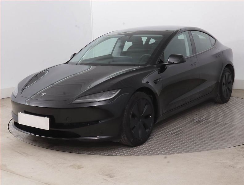 Tesla Model 3 (2024) Standard Range LFP, SoH 95% - fotka 2 z 22
