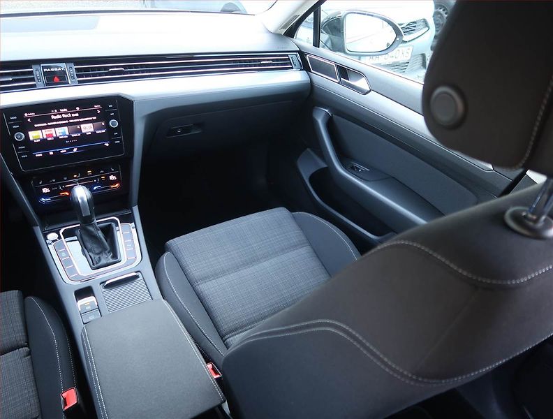 Volkswagen Passat (2022) Business 2.0 TDI, Automat - fotka 8 z 22
