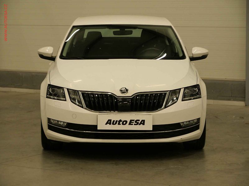 Škoda Octavia (2017) 1.6TDi, ČR, Style, LED - fotka 2 z 20