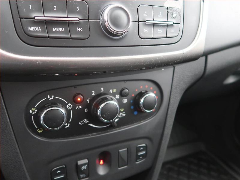 Dacia Logan (2015) 1.2 16V, Serv.kniha, Tempomat - fotka 12 z 14