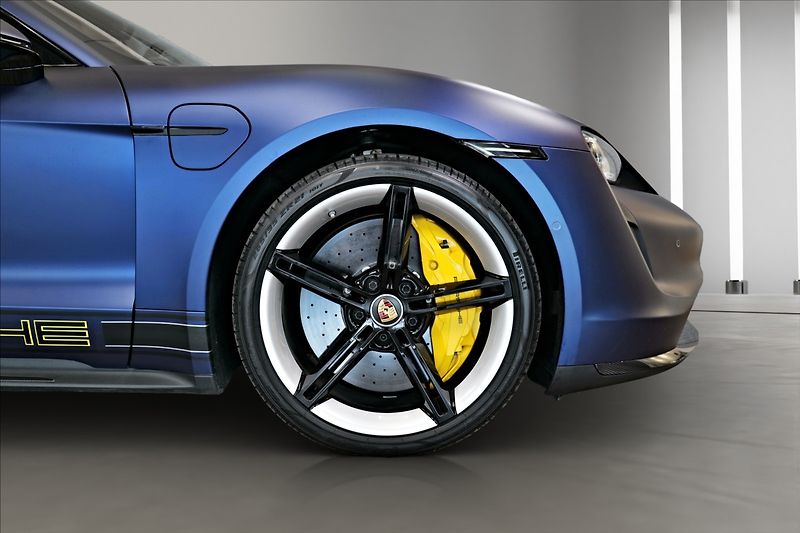 Porsche Taycan TURBO S / REZERVACE - fotka 4 z 24