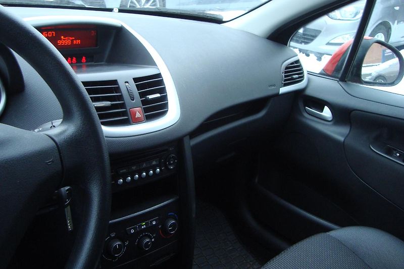 Peugeot 207 (2010) 1.4i, Zakoup.v ČR, Naj.70 Tis. - fotka 48 z 52
