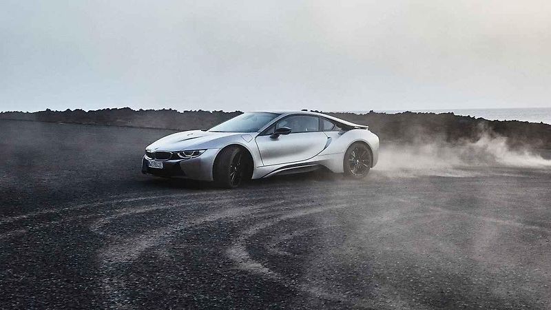 BMW i8 Roadster a i8 Coupé.