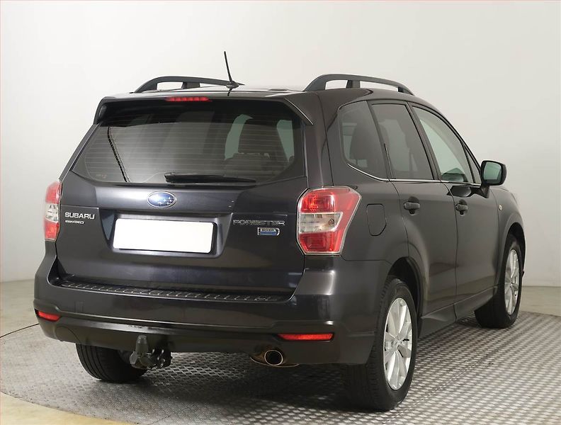 Subaru Forester (2015) 2.0 d, 4X4, Serv.kniha, Navi - fotka 5 z 17