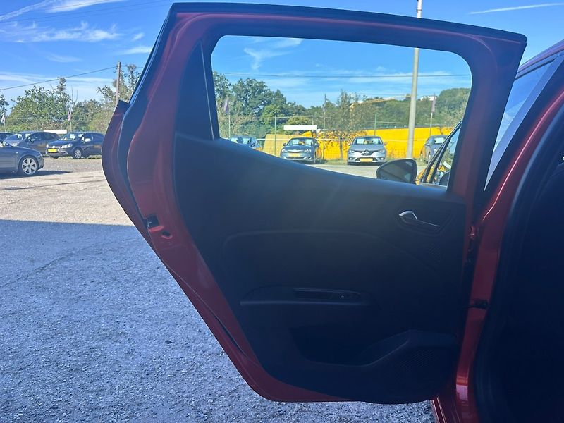 Renault Clio (2024) 1.0 TCe/1MAJ/LED/TOP/NAVI - fotka 12 z 36