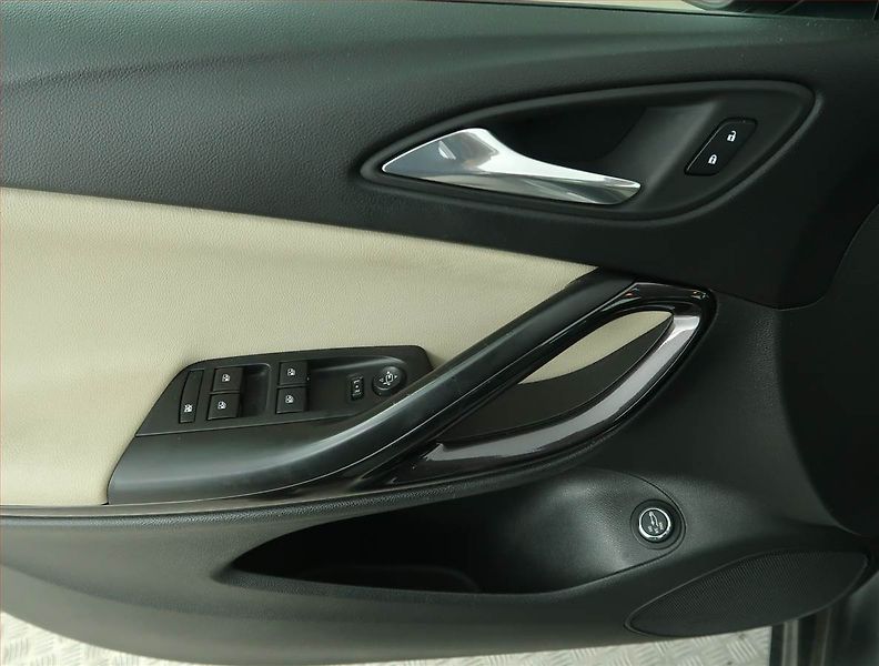 Opel Astra (2018) 1.4 T, Serv.kniha, Navi - fotka 16 z 17