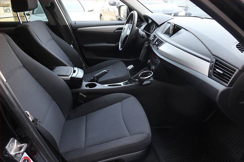BMW X1 (2010) xDrive20d, 4X4, Xenony - fotka 9 z 17