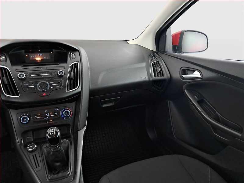 Ford Focus (2018) 1.6 i - fotka 8 z 16