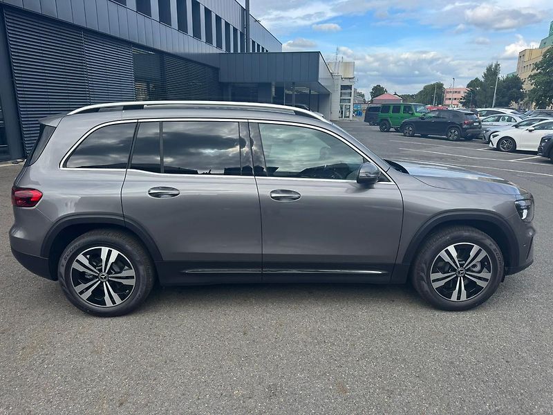 Mercedes-Benz GLB (2025) 200 d 4MATIC - fotka 8 z 29