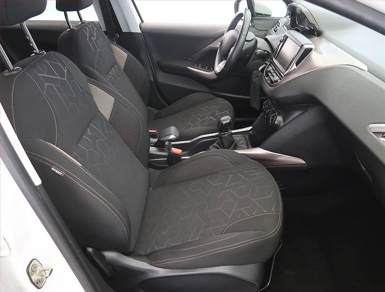 Peugeot 2008 (2014) 1.2 PureTech, Tempomat - fotka 9 z 17