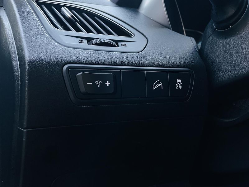 Hyundai ix35 2.0i AUTOMAT VYHŘEV TAŽNÉ - fotka 35 z 43