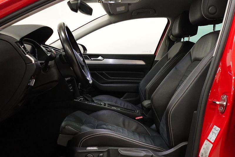 Volkswagen Passat TDI 147kW R-Line IQ NezTo ACC - fotka 7 z 25