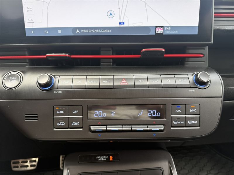 Hyundai Kona 1,6 T-GDI 125kW DCT N-Line 4WD - fotka 16 z 22