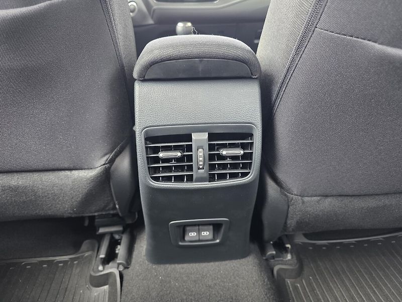 Toyota Corolla 1,5i / 92 kW Comfort Tech - fotka 23 z 25