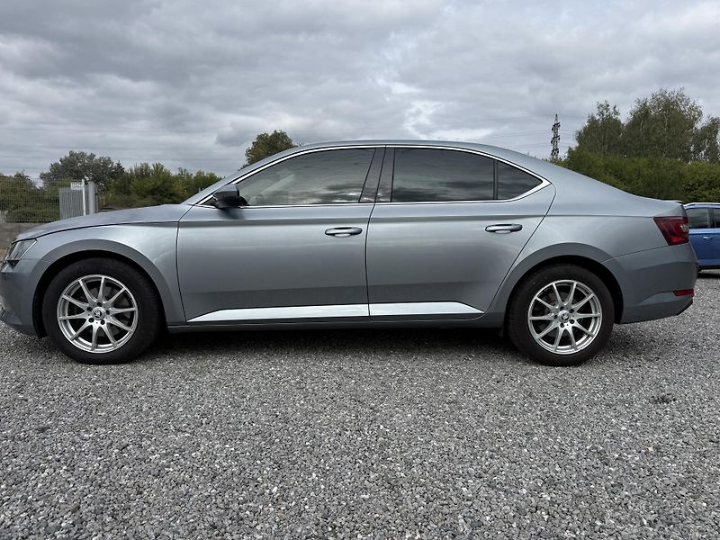 Škoda Superb 1.6TDi STYLE 88kW Navi BiXenon - fotka 8 z 21