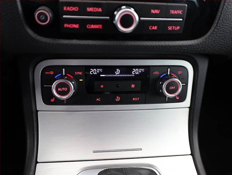 Volkswagen Touareg (2012) 3.0 TDI, 4X4, Automat - fotka 13 z 21