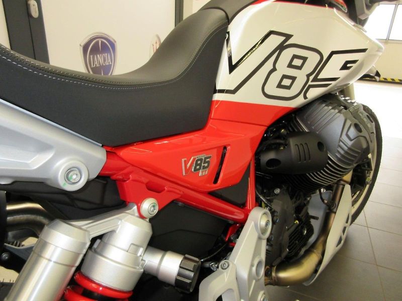 Moto Guzzi (2026) V85 TT E5+ - fotka 3 z 8
