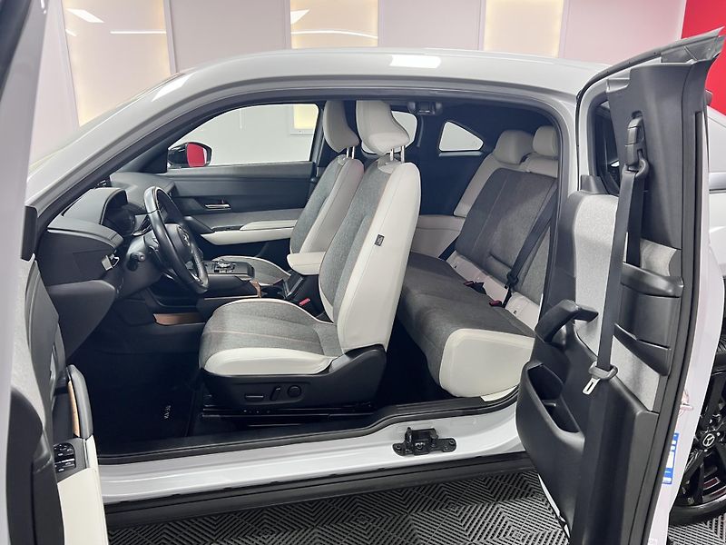 Mazda MX-30 e-Skyactiv 107 kW, Advantage - fotka 16 z 41