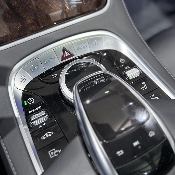 Mercedes-Benz Třídy S (2019) S 560L - fotka 27 z 32