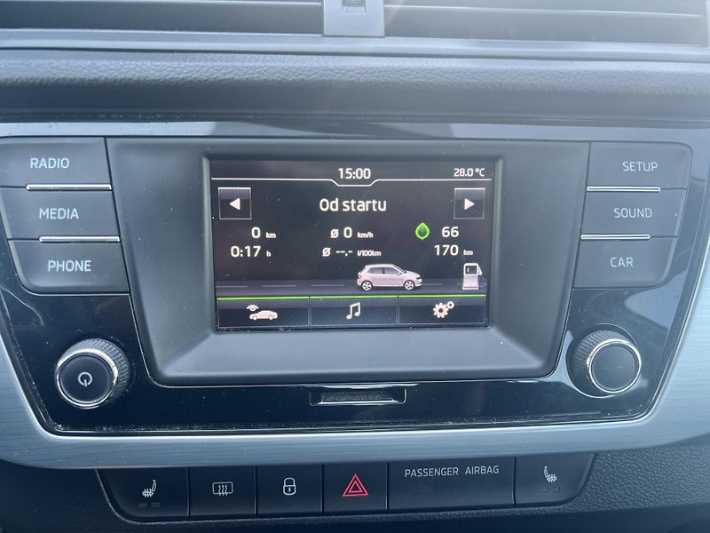Škoda Fabia 1.0TSi 70kw TEMPOMAT TAŽNÉ ALU - fotka 23 z 44