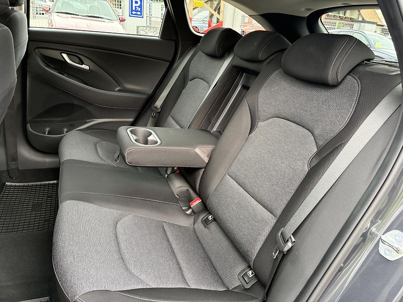 Hyundai i30 1.5T-GDi 118kW REZERVACE - fotka 13 z 34