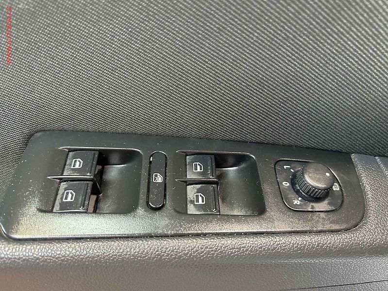 Škoda Superb (2015) 2.0TDi, DSG, AC - fotka 12 z 15