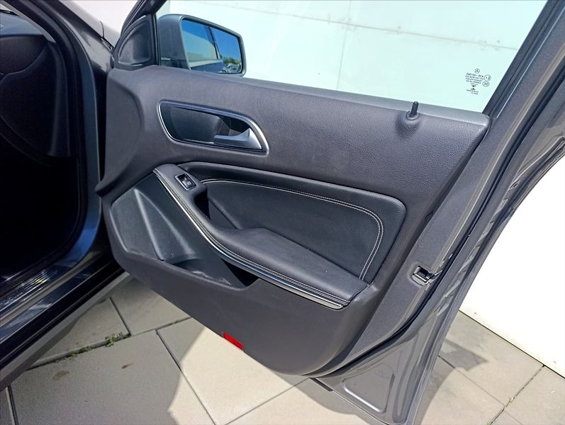 Mercedes-Benz GLA 2,2 200d Kamera Navi Kůže LED - fotka 26 z 38