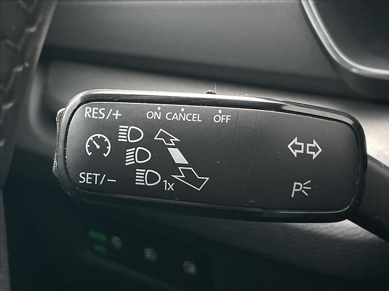 Škoda Octavia 2,0 TDI Combi Ambition Plus - fotka 11 z 24