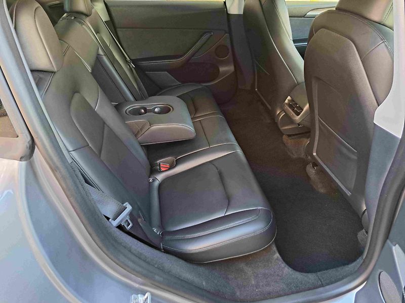 Tesla Model Y (2024) RWD   Standard Range   SOH-96% - fotka 9 z 15