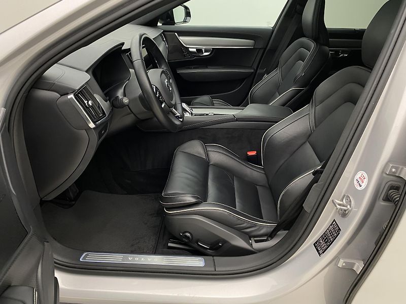 Volvo S90 B5 AWD BLACK ULTIMATE AUT CZ - fotka 3 z 62