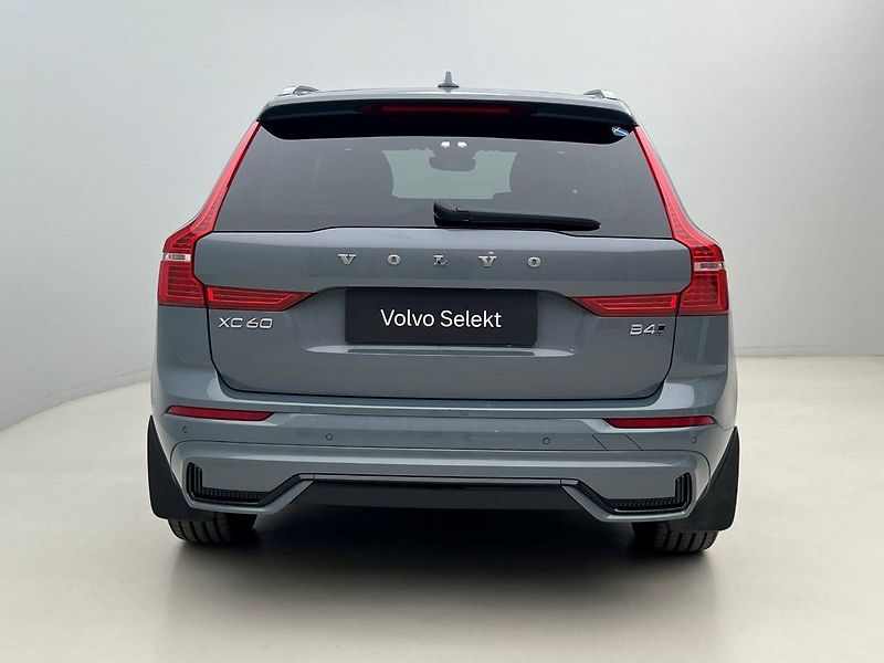 Volvo XC60 B4 AWD R-DESIGN AUT CZ - fotka 12 z 45
