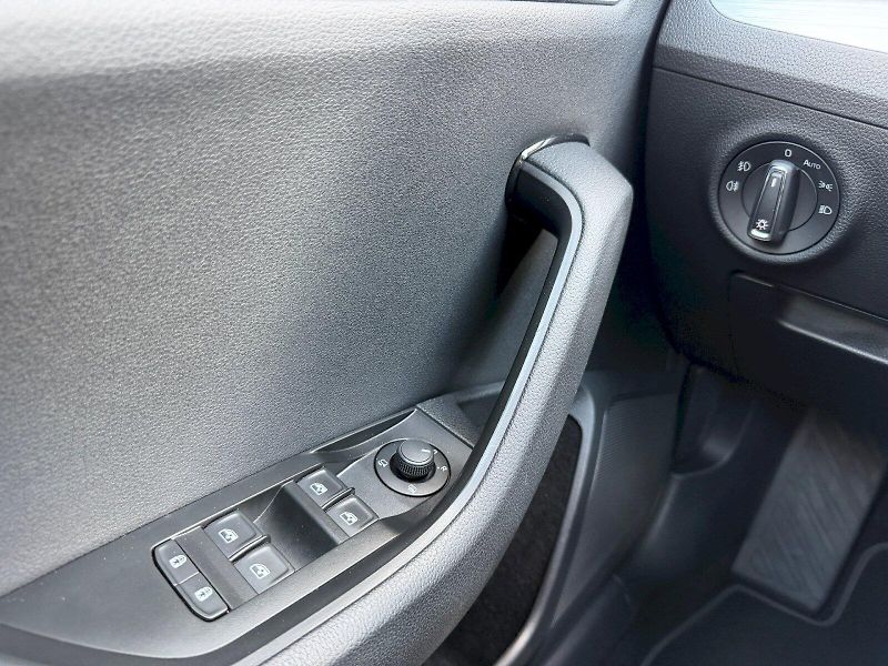 Škoda Superb (2022) 2.0 TDI 110kW Business - fotka 10 z 35