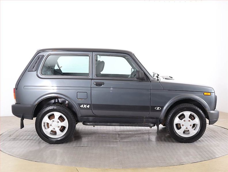 Lada Niva (2017) Urban 1.7 i, 4X4, Serv.kniha - fotka 6 z 13