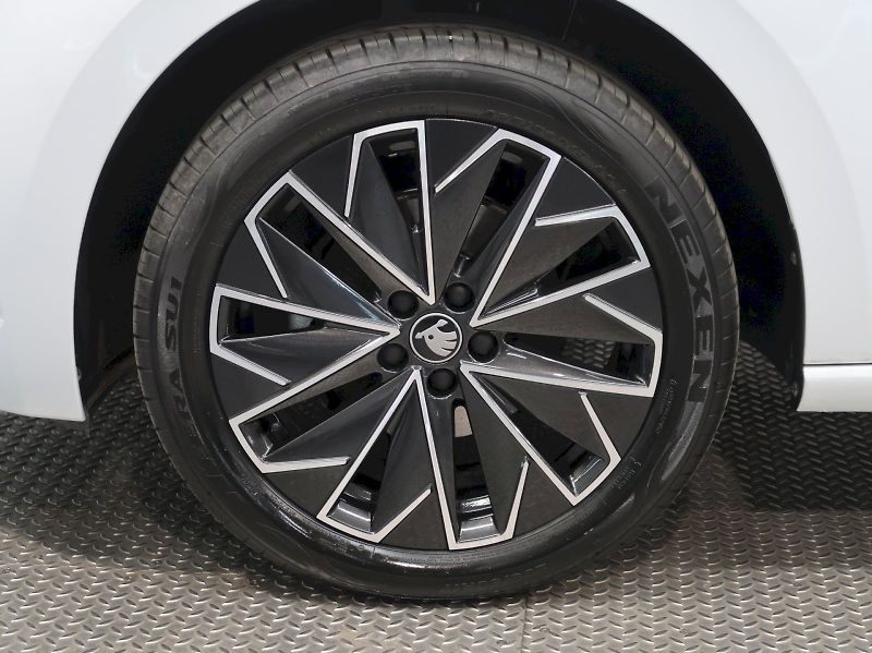 Škoda Scala (2025) TOP SELECTION 1.0TSI 85KW DSG - fotka 12 z 37