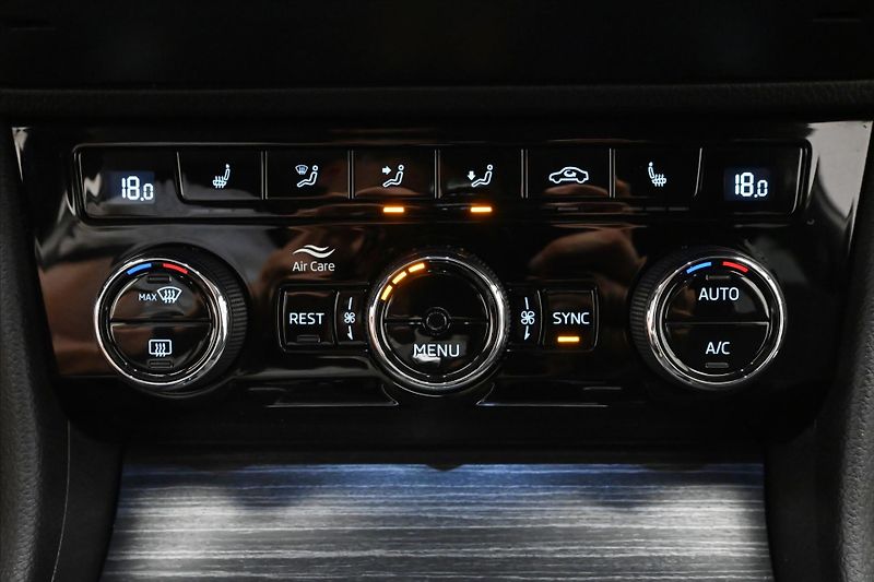 Škoda Superb 2,0 TDI 110kW DSG Style Záruka - fotka 21 z 31