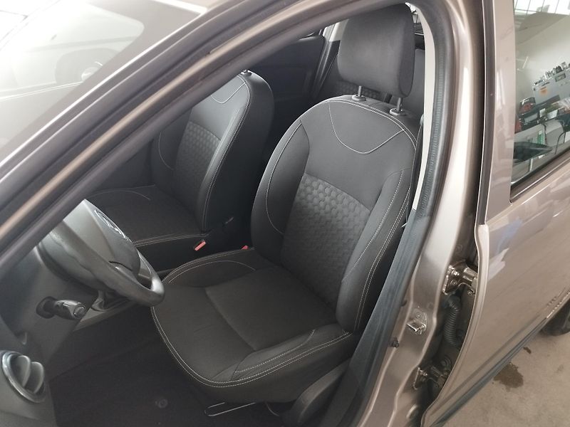 Dacia Logan (2014) 1,5DCi 66KW NAVI KLIMA TAŽNÝ - fotka 19 z 31