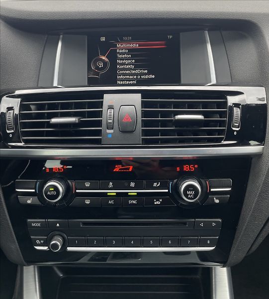 BMW X3 3,0 D,X-Drive,190kW - fotka 15 z 26