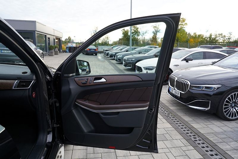 Mercedes-Benz GL 500 V8 AMG/4Matic/NOVÝ MOTOR - fotka 23 z 44